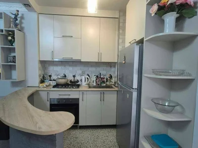 3-комнатная квартира, 75 м², $550