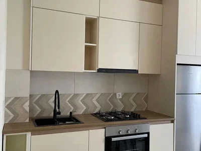 2 room Flat For Rent. Mesame masivi