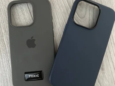 Два чехла для iPhone 15 Pro