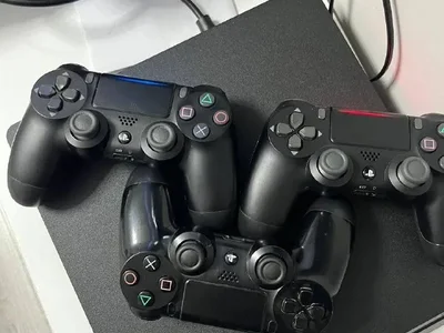 Игровая приставка PS4 Slim 1TB + 3 геймпада