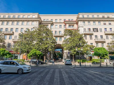 Пятикомнатная квартира в центре Тбилиси
