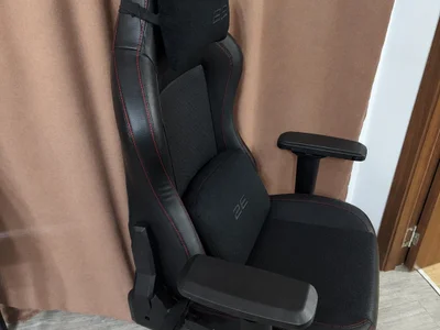 стильное и удобное игровое кресло BASAN.