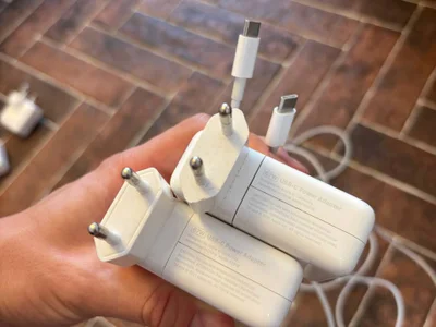 Адаптеры и зарядные устройства Apple USB-C