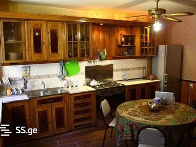 6 room Hotel For Rent. Sololaki