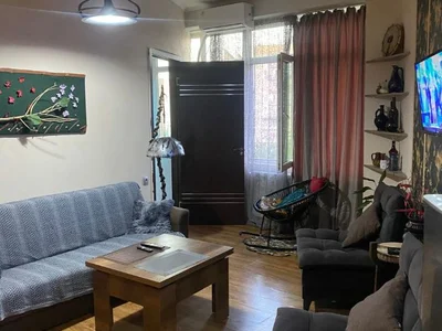 2 комнатная квартира. Сдаётся посуточно. Вашлиджвари