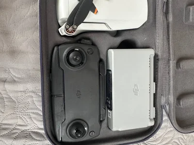 Квадрокоптер DJI Mini SE с запчастями