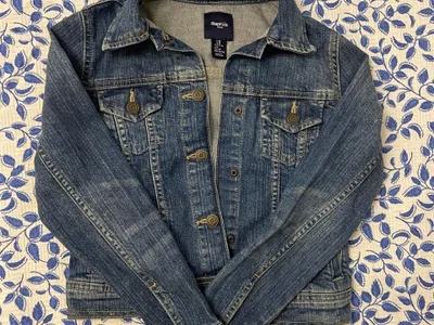 Детская джинсовая куртка GapKids