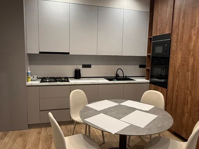 Паркинг на Fermtserta St 111 Lisi lake