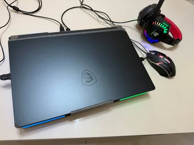 Игровой ноутбук MSI Cyborg с аксессуарами