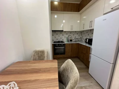 Квартиру 2+1 по улице Генерала Аслана Абашидзе,19