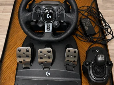 Игровой руль Logitech G923 TRUEFORCE с педалями и шифтером