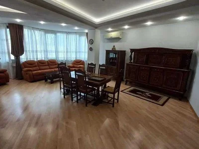 4-комнатная квартира. Продаётся. Вера