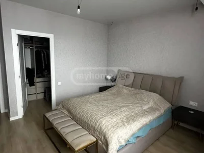 Дом в районе Исани, 7 комнат, $2500