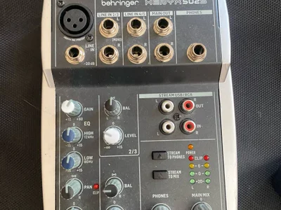 Микшерный пульт Behringer XENYX 502S