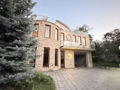 + комнатный частный дом в Цхнете