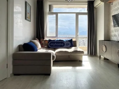 3-комнатная квартира, 76 м², $800