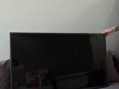 телевизор LG 42LF650V (42″ / Smart TV / Full HD) — на запчасти или под восстановление