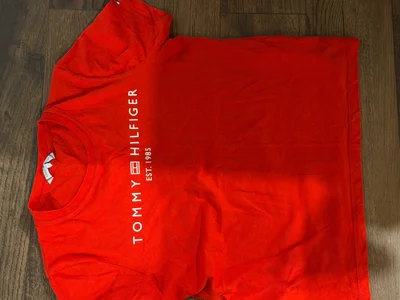 Красная футболка Tommy Hilfiger