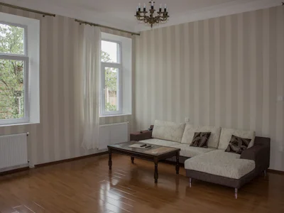 Грегори Хoум в Старом Тбилиси CornerRoom
