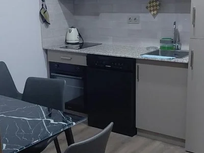 На год — большая студия с перегородкой | $500/месяц