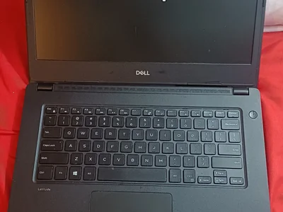 Ноутбук Dell с мышкой
