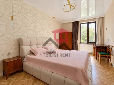 3-комнатная квартира, 60 м², $750
