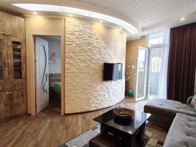 Долгосрочная аренда 3-комнатной квартиры в Khimshiashvili District