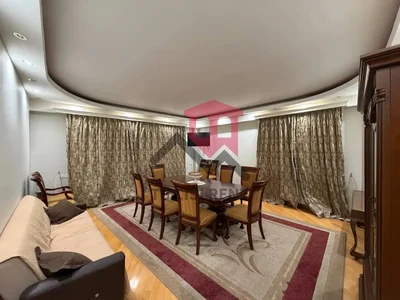 5 комнат, 4 спальни, $1800