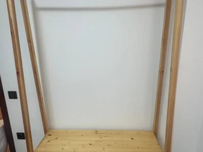 Рейл для одежды