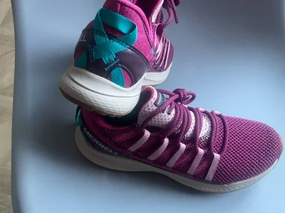 удобные кроссовки 38 размер!Американский бренд MERRELL! Новые!