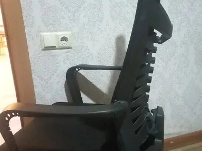 Стул на колесиках