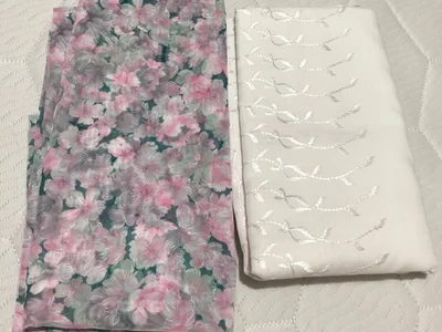 отрезы брали на полноценную юбку, с шитьём планировалось как подъюбник. Цветная ткань нежный шёлк🌸