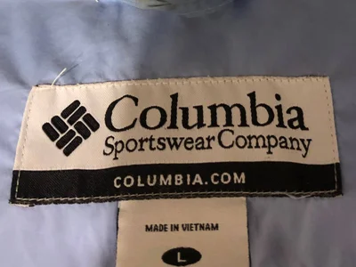 Для голубоглазых красавиц (и не только) б/у ветровка Columbia (женский размер L, классическая легкая куртка-дождевик (но не на ливень🙂) на сетчатой подкладке) в хорошем состоянии 💰