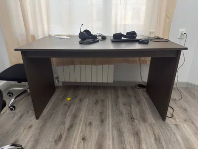 Черный большой стол
