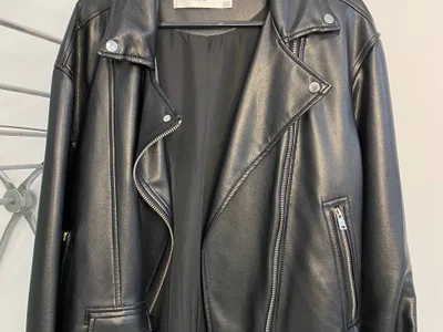 Кожанка Bershka р. М