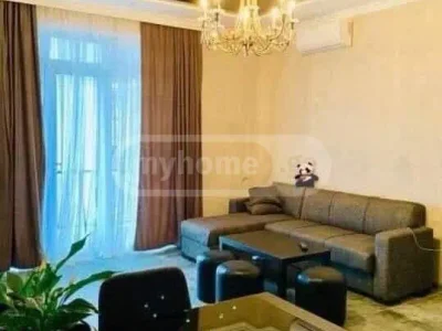 1+1 в Старом городе, $700