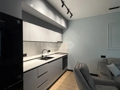 2-комн. квартира, 40 м², $700