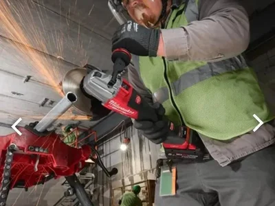 Аккумуляторная шлифовальная машинка Milwaukee M18 FUEL CAG125XPDB