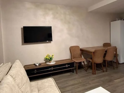 3-комнатная квартира, 75 м², $600