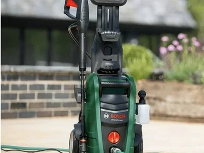 Мойка высокого давления Bosch UniversalAquatak 130 с насадкой