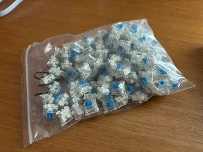 Свичи/switches/переключатели для механических клавиатур Gateron G Pro Blue (тактильные, щелкающие), 110 штук.