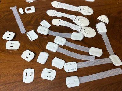 Детские игрушки, блокираторы и защита на мебель