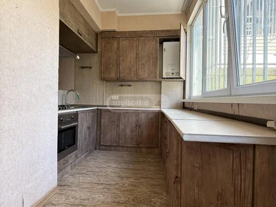 Коммерческое помещение на улица Зазы Панаскертели-Цицишвили 12ა Mesame masivi