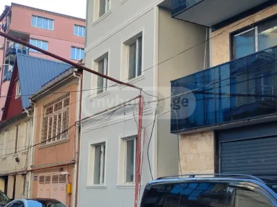 : Продаётся целое здание коммерческой площади в районе Старого Батуми