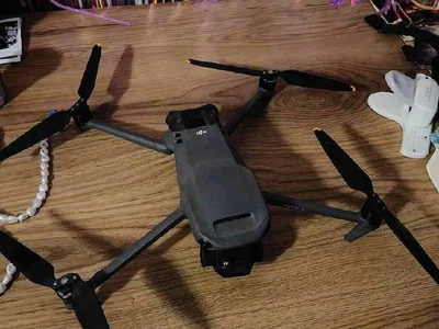 Квадрокоптер DJI Mavic 3 + Fly More Kit