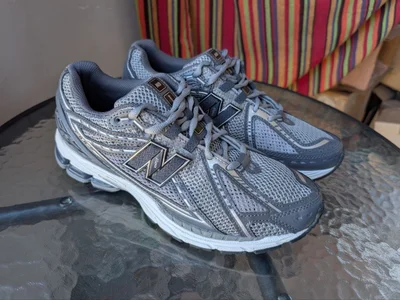 Кроссовки New Balance 2002