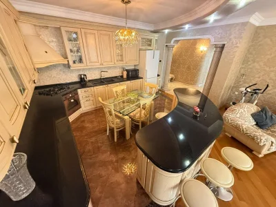 Ул. Парнаваза Мепе, 113–121: 4-комнатная, 170,0 м²