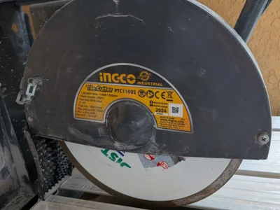 Электрический плиткорез Ingco PTC11002 с дисками