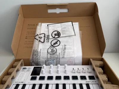 Arturia MiniLab 3 MIDI клавиатура