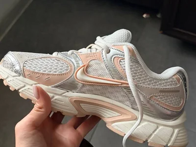 Женские кроссовки Nike V5 RNR